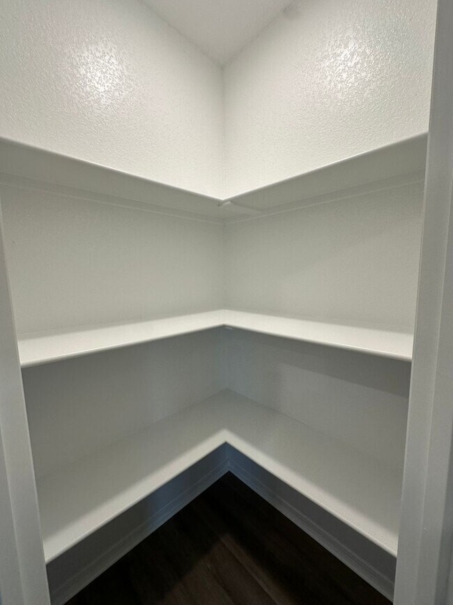 Building Photo - Contact Peggy 501 676 1758