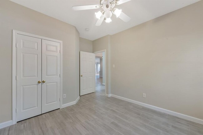 Building Photo - 26 Hidden Meadow Dr