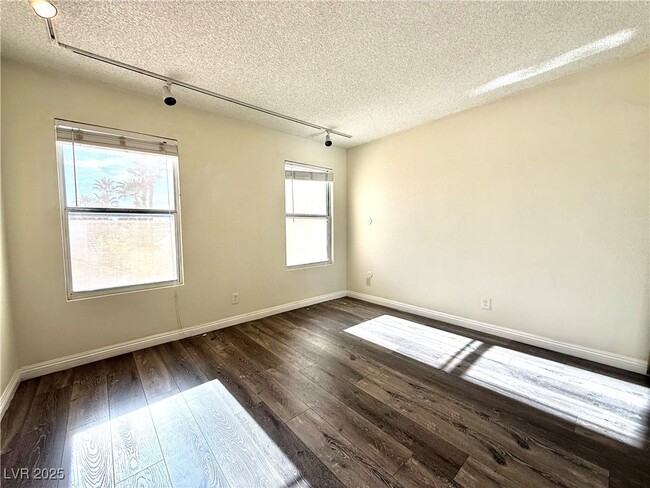 Building Photo - 10001 Coral Sands Dr