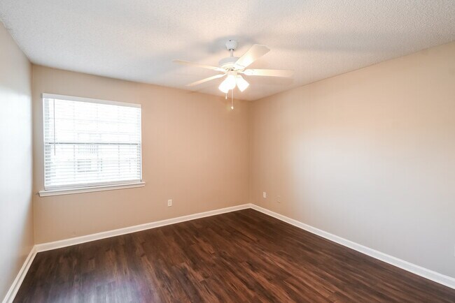 Building Photo - 8217 Glasgow Ct