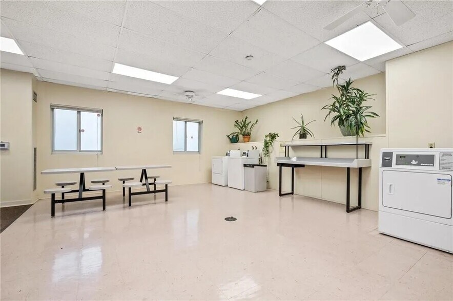 Additional laundry - 5 Bayard Rd