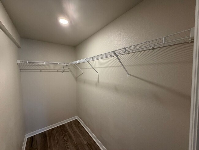 Building Photo - Polished and Inviting modern 2-bedroms, 2-bath
