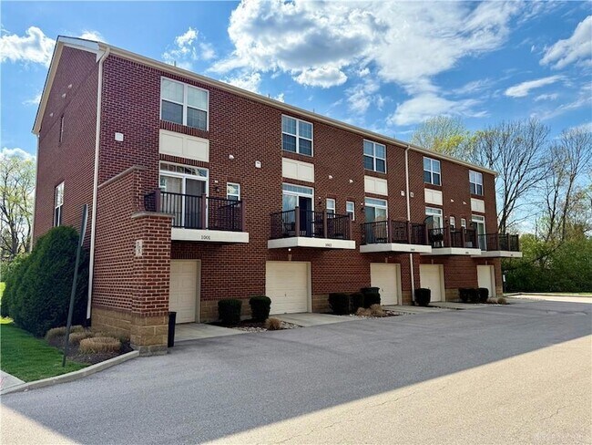 Building Photo - 1004 Parklake Row