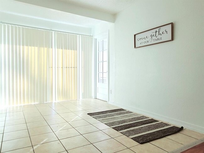 Building Photo - 3114 N Holman Ct