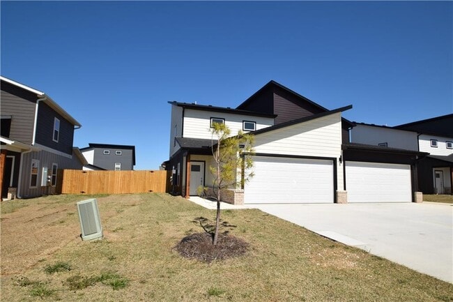 Primary Photo - 1604 SW Poigai Wy