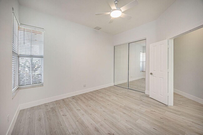 Building Photo - 8593 Wakefield Dr