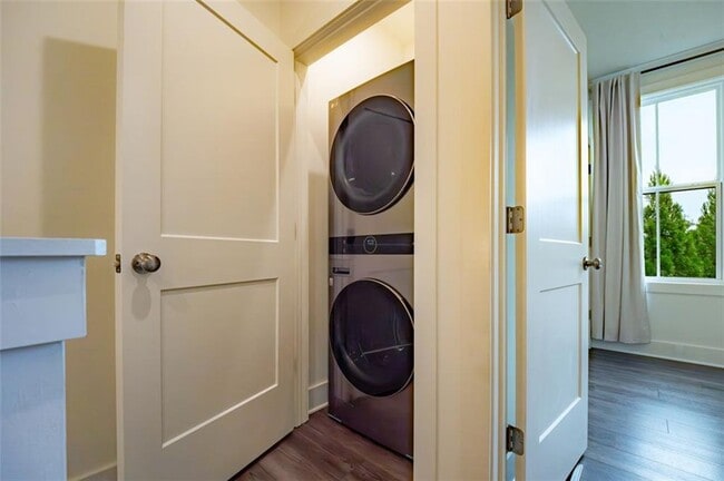 Building Photo - 305 Dilbeck Cir