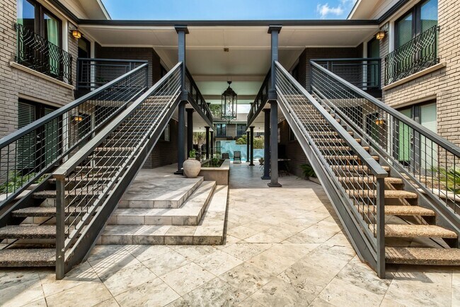 Building Photo - 10205 Regal Oaks Dr