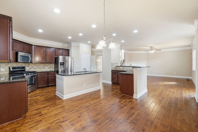 Building Photo - 10012 Park Sky Cir