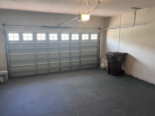 Building Photo - Cypress Reserve - 3 bedroom 2 bath townhouse