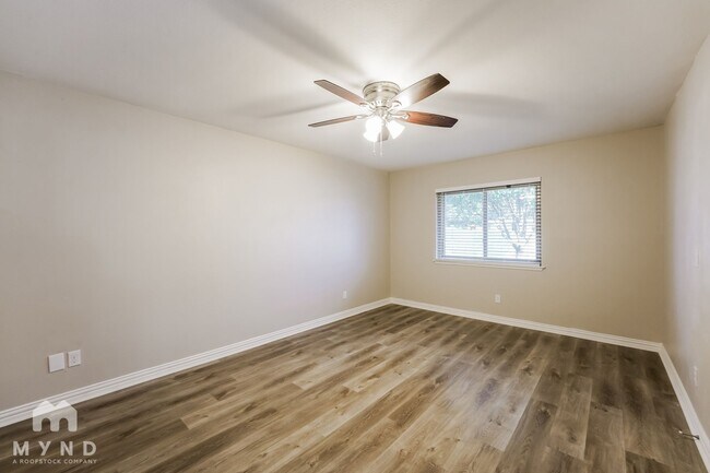 Building Photo - 521 Magnolia Dr