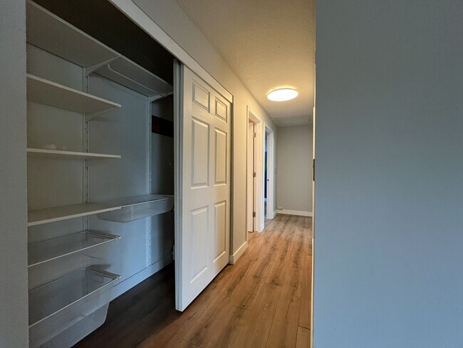 Building Photo - Beautifully Maintained Single-Level 3 Bedroom Home in North Plains Featuring Flexible Living Spac...