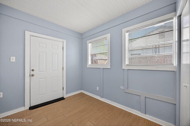 Building Photo - 2960 W 10th St