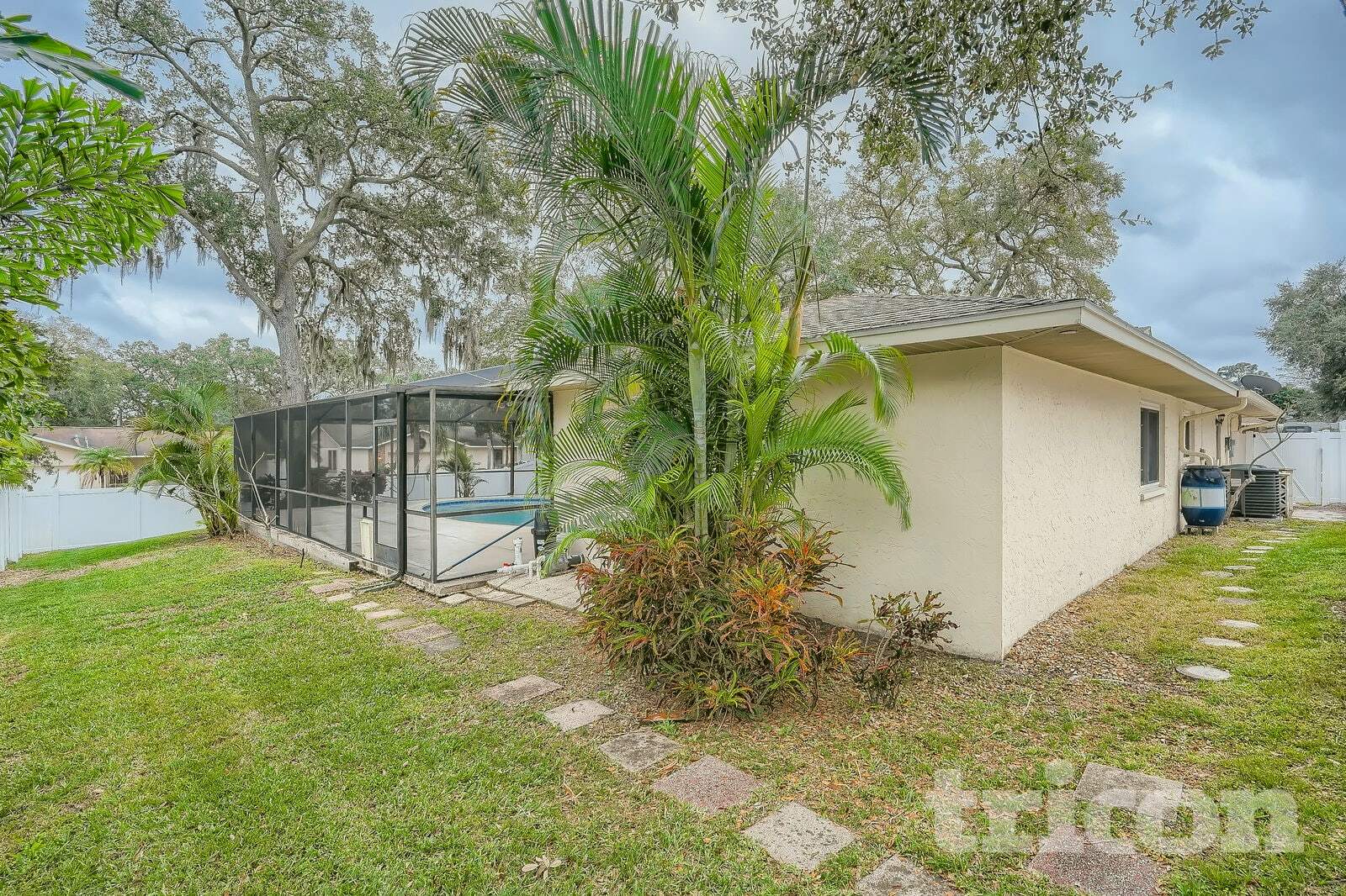 Building Photo - 215 Hillcrest Dr