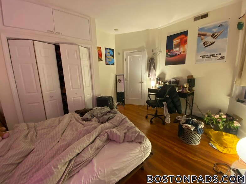 Building Photo - 18 Lawn St