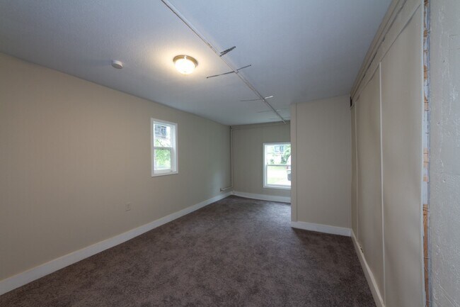 Building Photo - Completely remodeled 3 bed 1 bath home ready for a new tenant. Apply today and get approved for a...