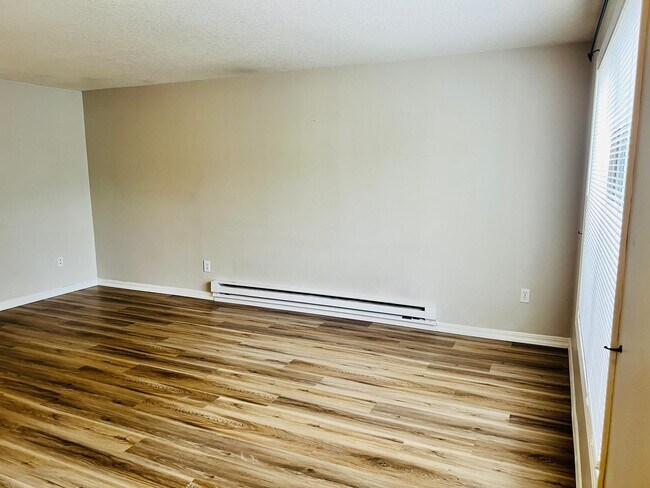 Building Photo - *$1,000 off second full month of rent!* Wonderful Wilsonville Townhouse