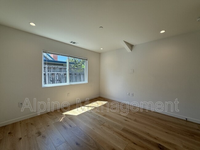 Building Photo - 1163 W Iowa Ave