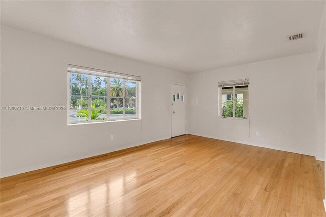 Building Photo - 69 NE 115th St