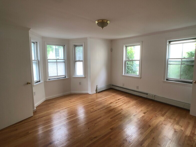 Primary Photo - 89 6th St