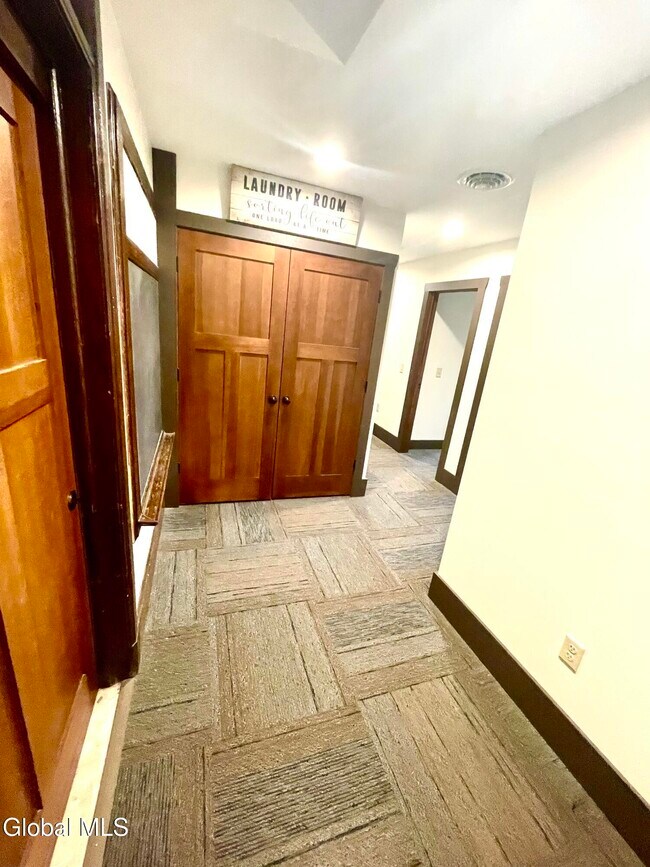 Building Photo - 34 William St