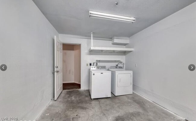 Building Photo - 2605 S Durango Dr