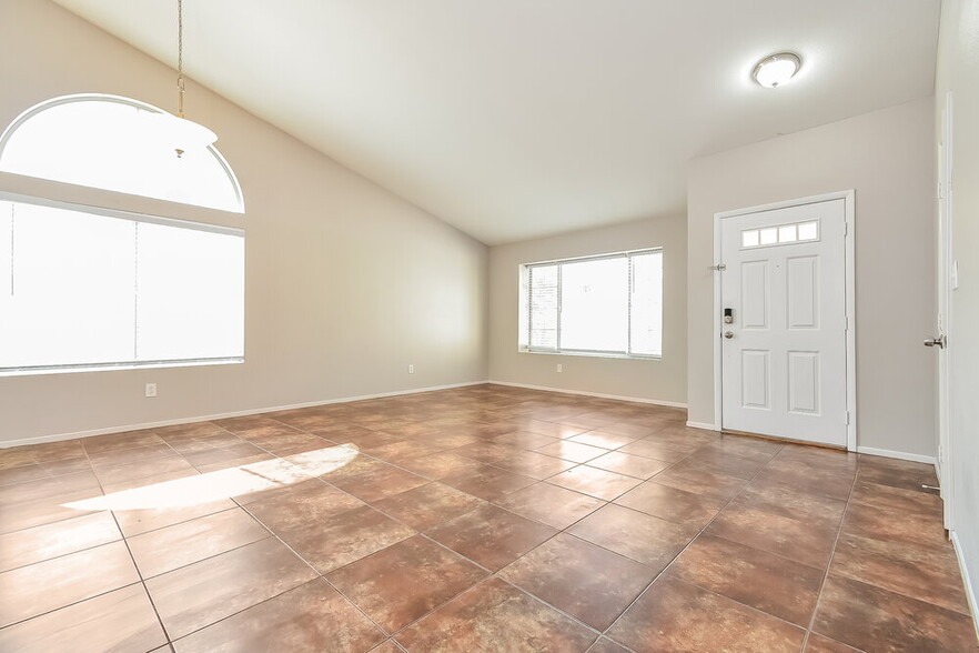 Building Photo - 1621 Running Creek Dr