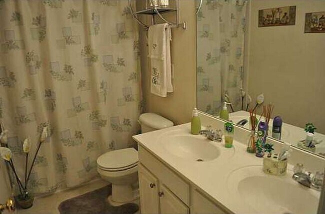 Building Photo - 908 Wendlebury Ct