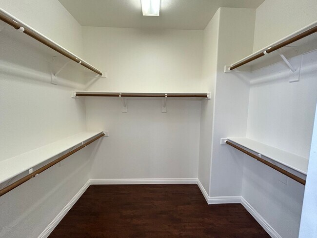 Building Photo - Desirable Summerlin Home 4 Bedrooms 2.5 Ba...