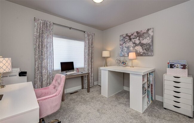 Building Photo - Beautiful 3+ bed, 3 bath home with 4 car garage, VIEWS, chef's kitchen and much more!
