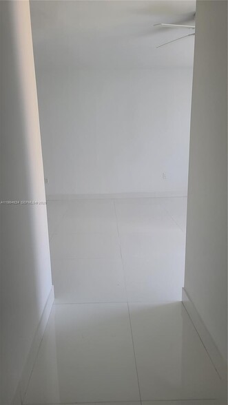 Building Photo - 6300 SW 21st St