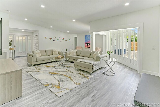 Building Photo - 16643 Redwood Way