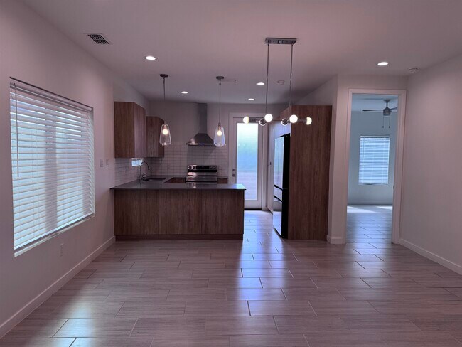 Building Photo - 417 Deer Path Lp