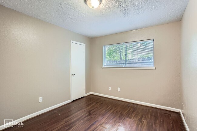 Building Photo - 5607 Circlegate Dr