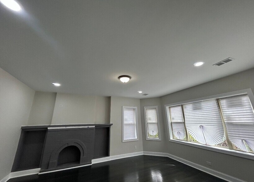 Building Photo - 7730 S Cornell Ave