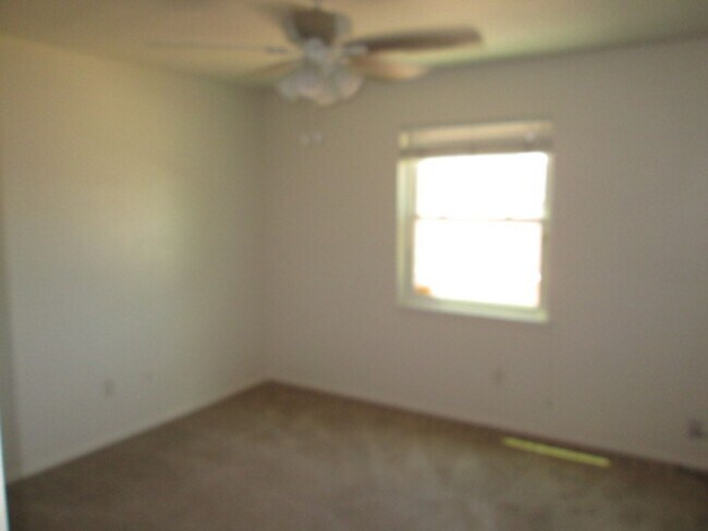 Building Photo - Desireable NE Heights