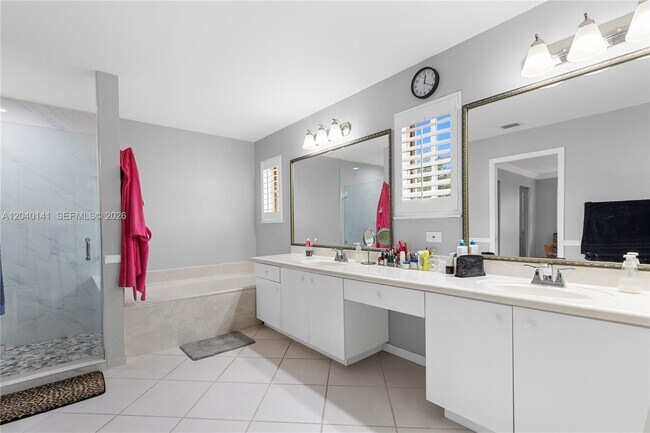 Building Photo - 4228 Laurel Ridge Cir