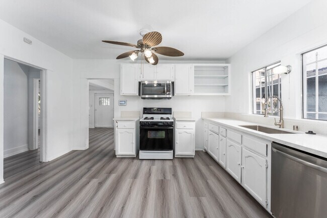 Building Photo - 2022 W 31st St