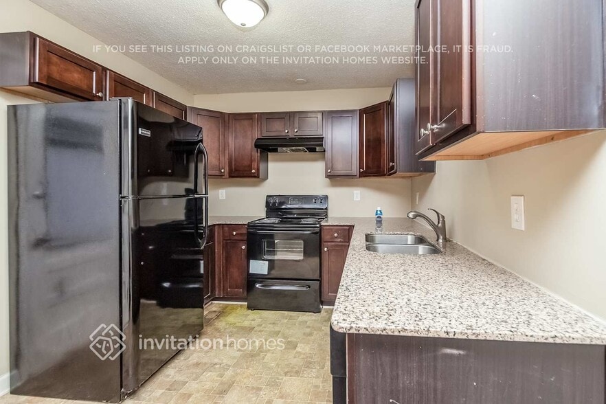 Building Photo - 2751 Flagstone Dr SE