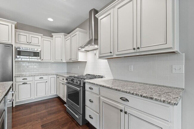 Building Photo - 1605 Labrador Dr