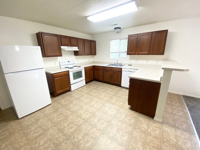 Building Photo - 1243 W 520 S