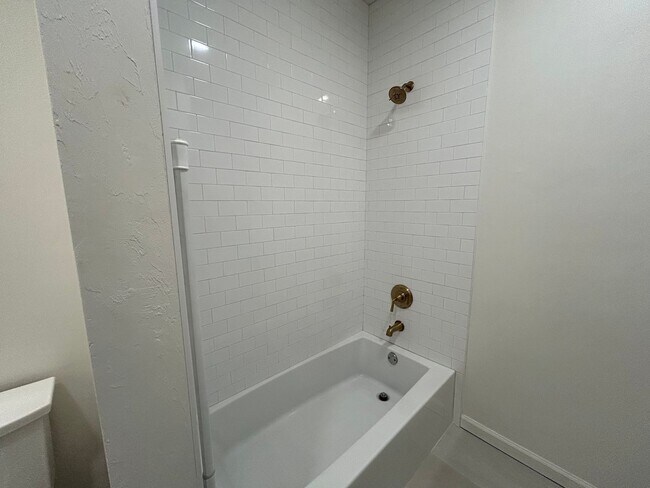 Building Photo - Beautiful Home in Newberry