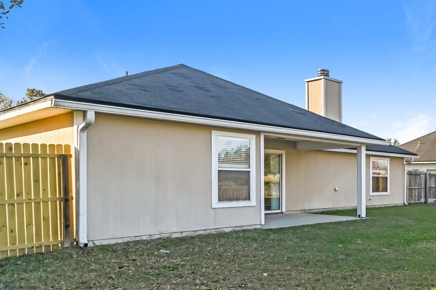 Building Photo - 7057 Rapid River Dr W