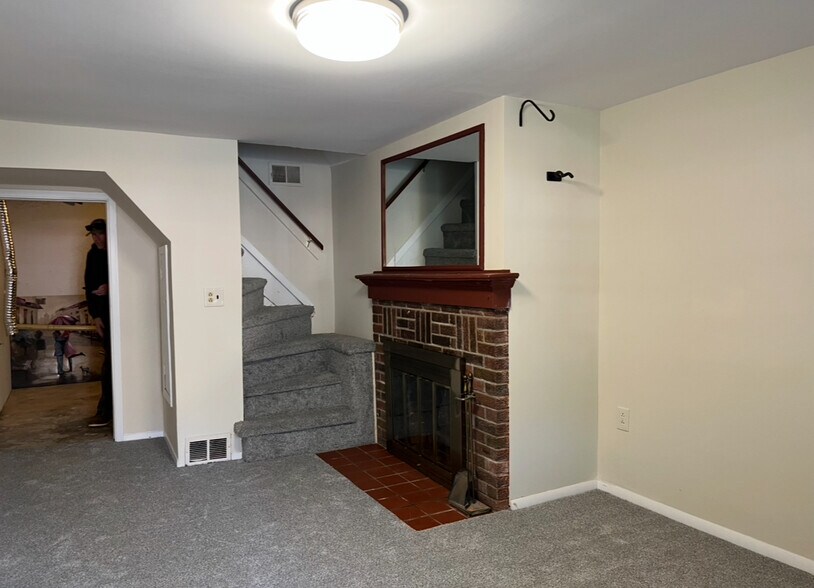 Building Photo - 16 East Main Street