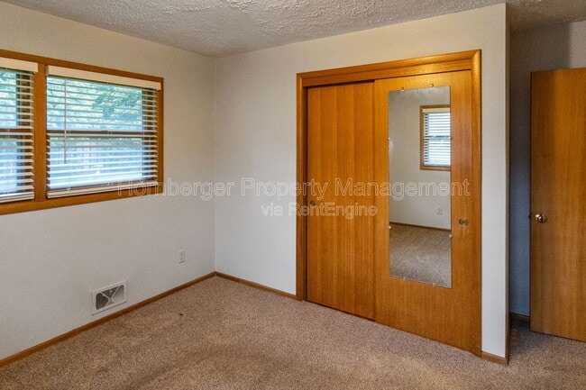 Building Photo - 1214 E 43rd Ave