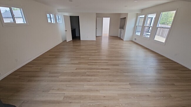 Building Photo - 6376 W 83rd St