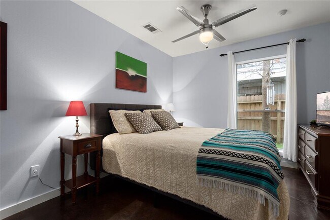 Building Photo - 3044 Commerce St