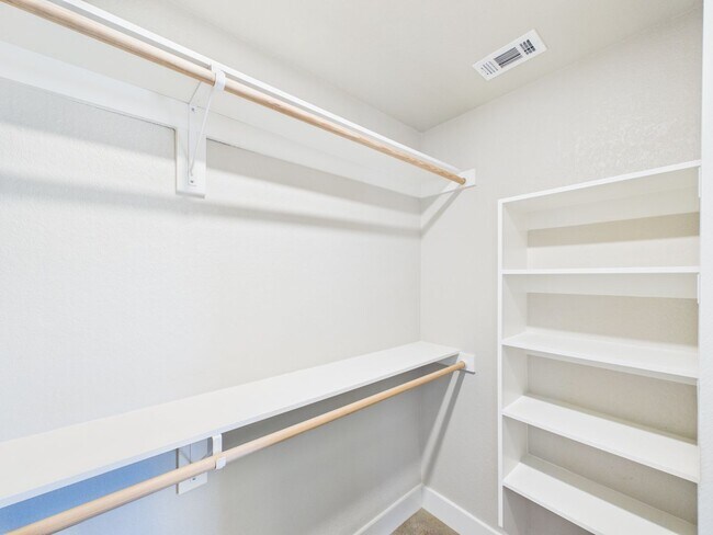 Building Photo - 124 Feather Way