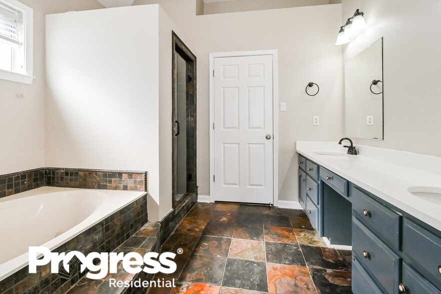 Building Photo - 4533 Meadow Cliff Dr