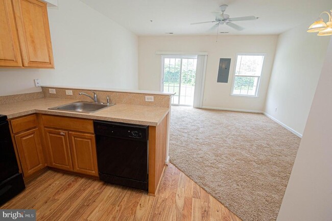 Building Photo - 438 Parkview Ct